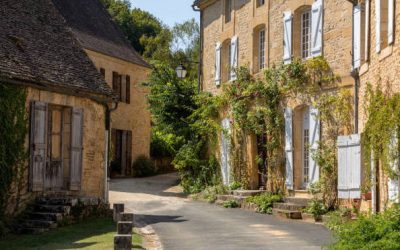 Saint Genies is a lovely; village between Montignac and Sarlat. At the centre of the village is a beautiful ensemble consisting of the church of Notre Dame de l'Assomption and the castle. Perigord; Dordogne; France